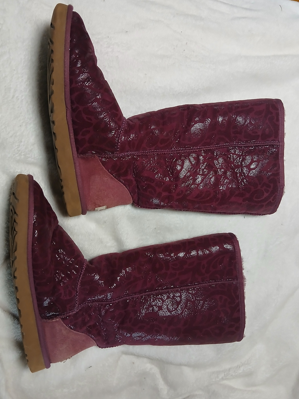 Rare Vintage UGG Australia Tall Flora Embossed Perfect Boots Purple Plum Size 10